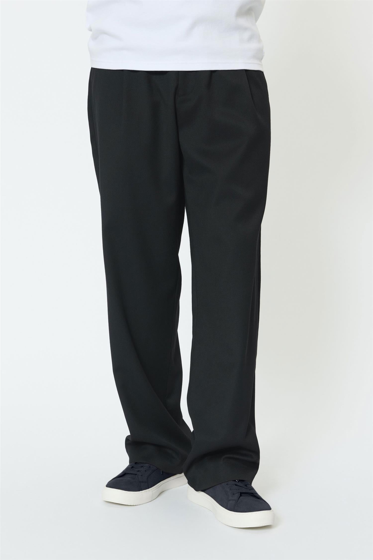 Madowe Dark Navy