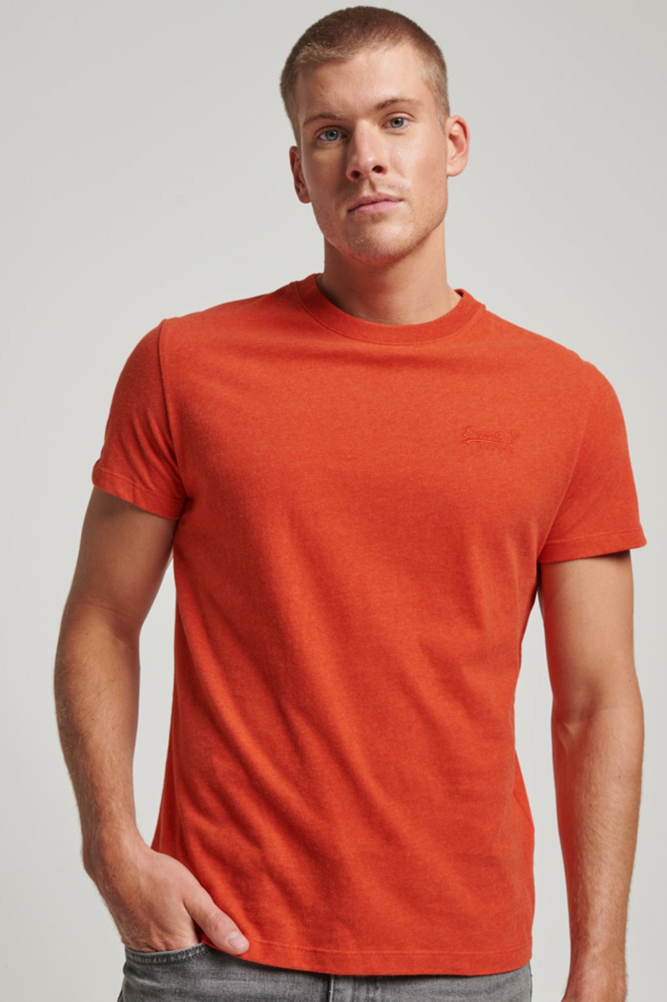 Essential LOGO EMB TEE Bright Orange