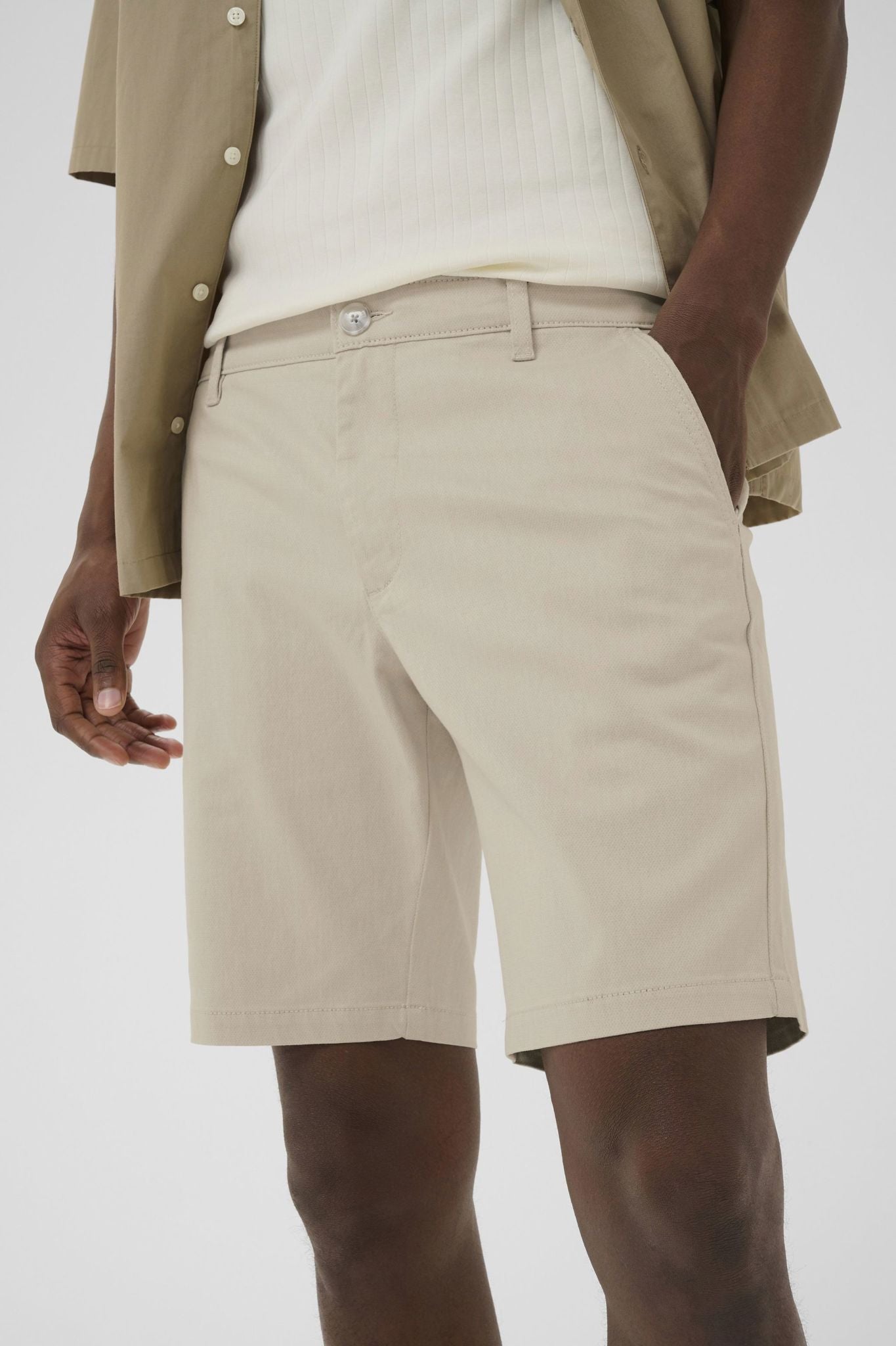 Mathomas Short Off White