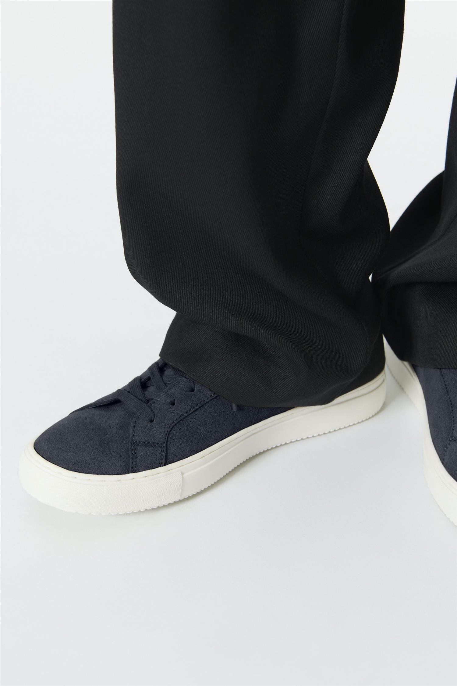 Madowe Dark Navy