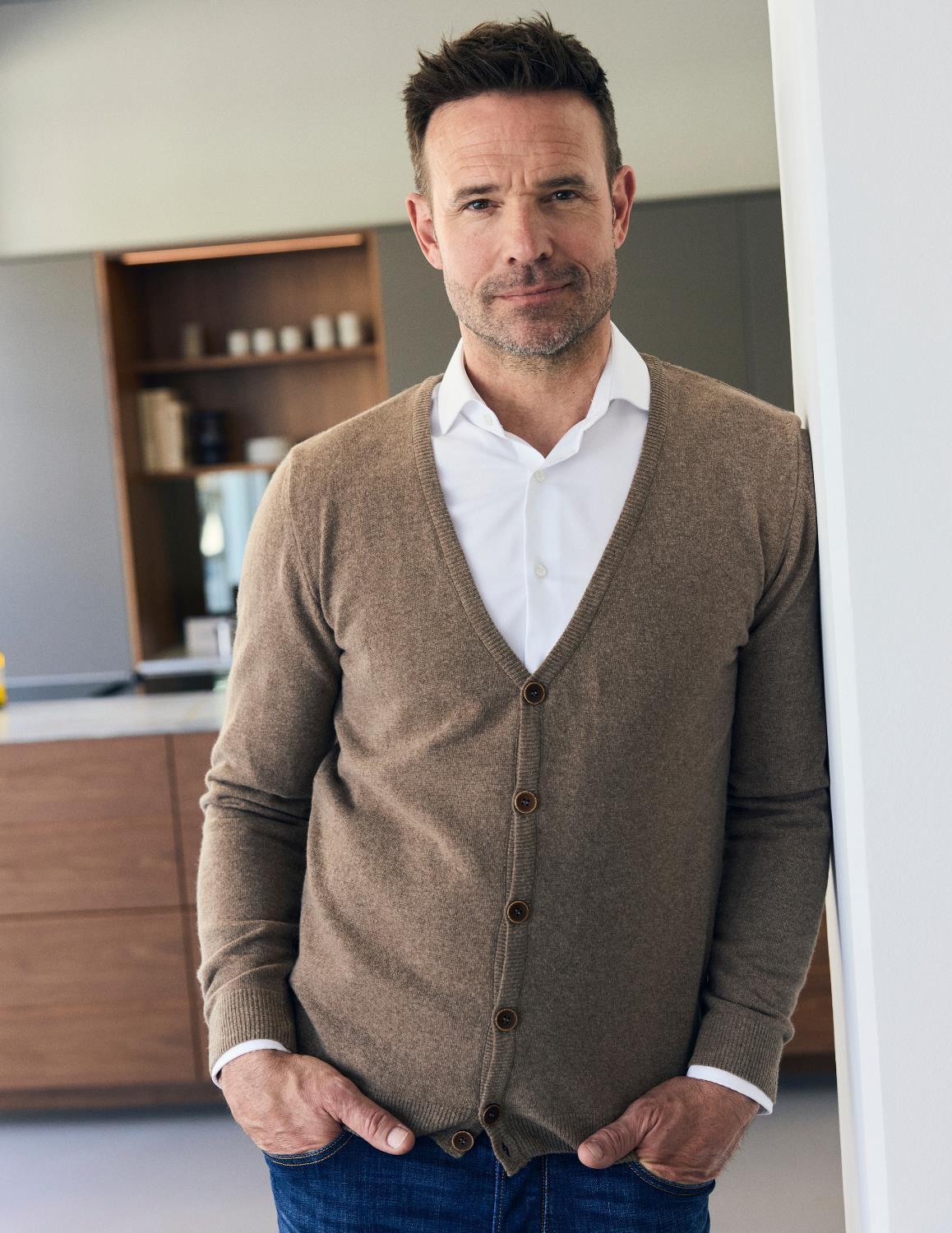 Wexford v-neck cardigan Beige