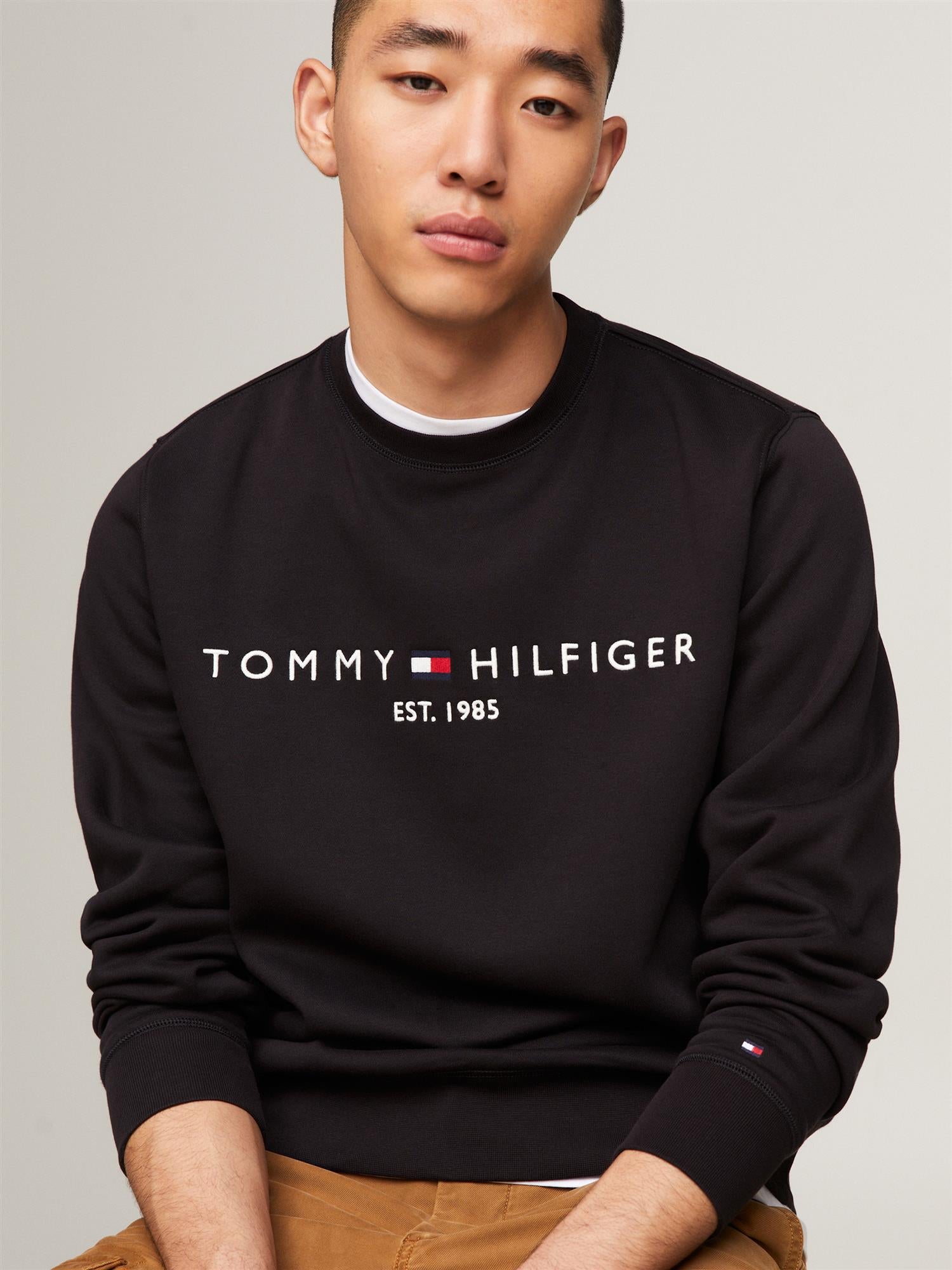 TOMMY LOGO SWEATSHIRT Black